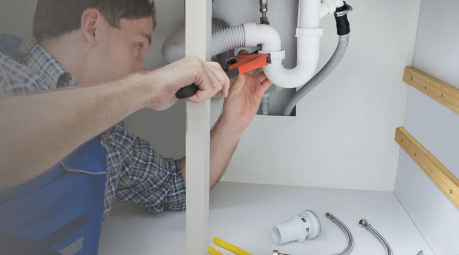 Expert burst pipe repair services in Pettisville, OH
